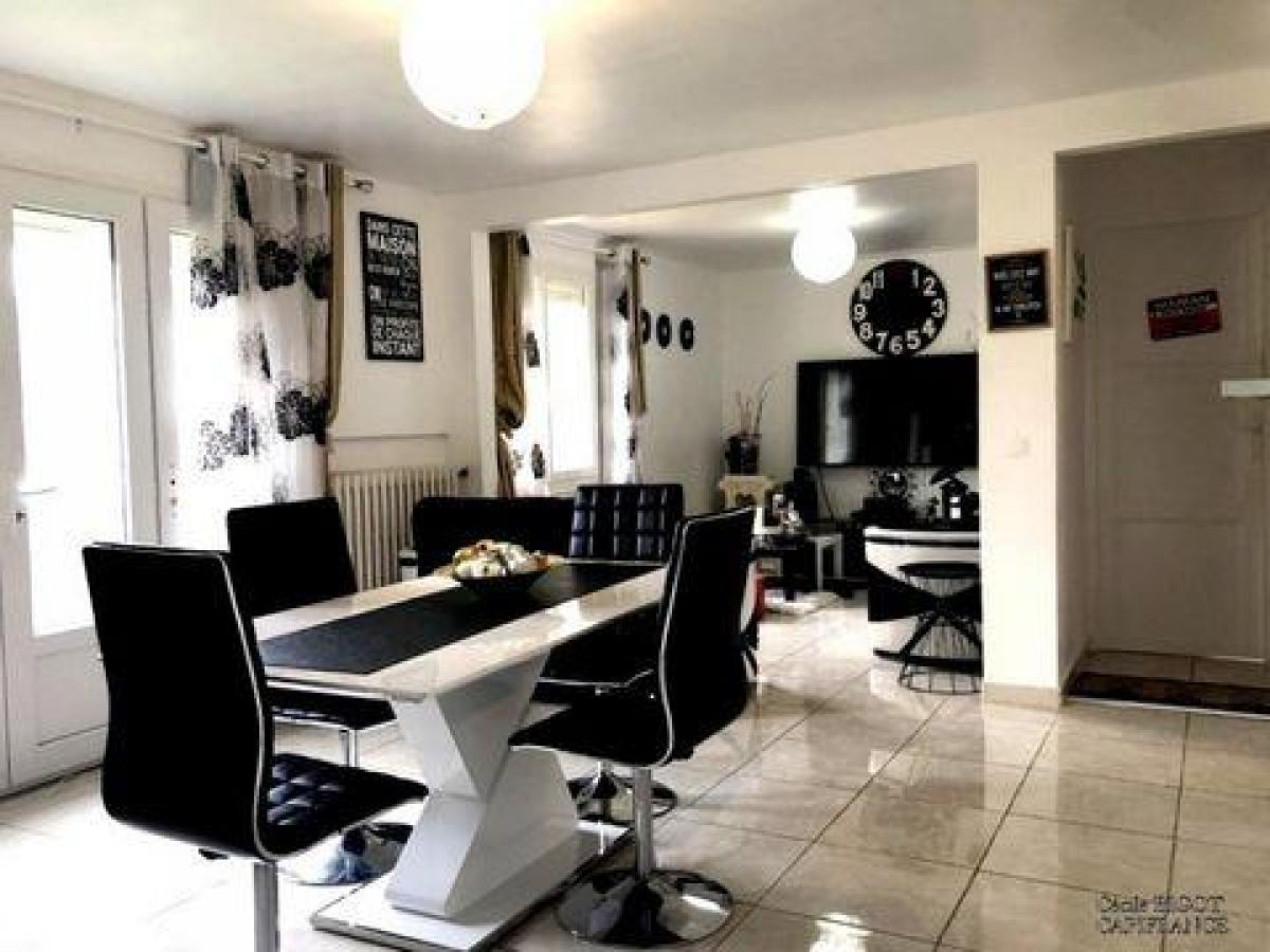 Picture of Home For Sale in Beauvais, Picardie, France