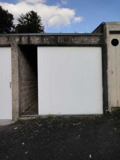 Retail For Sale in Gourin, France