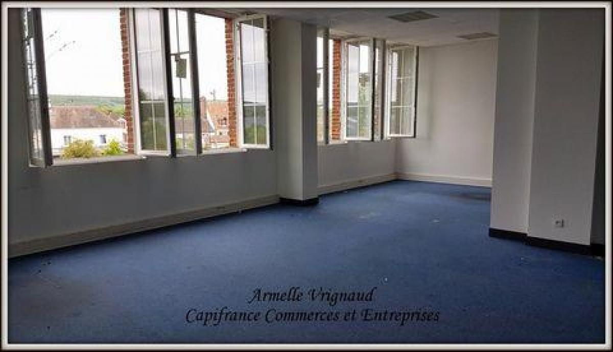 Picture of Office For Sale in Houdan, Centre, France