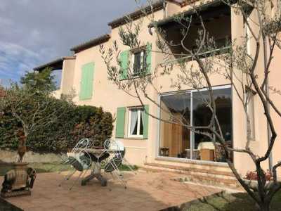 Apartment For Sale in Uzes, France