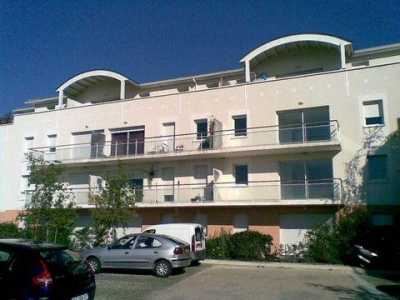 Condo For Sale in Libourne, France