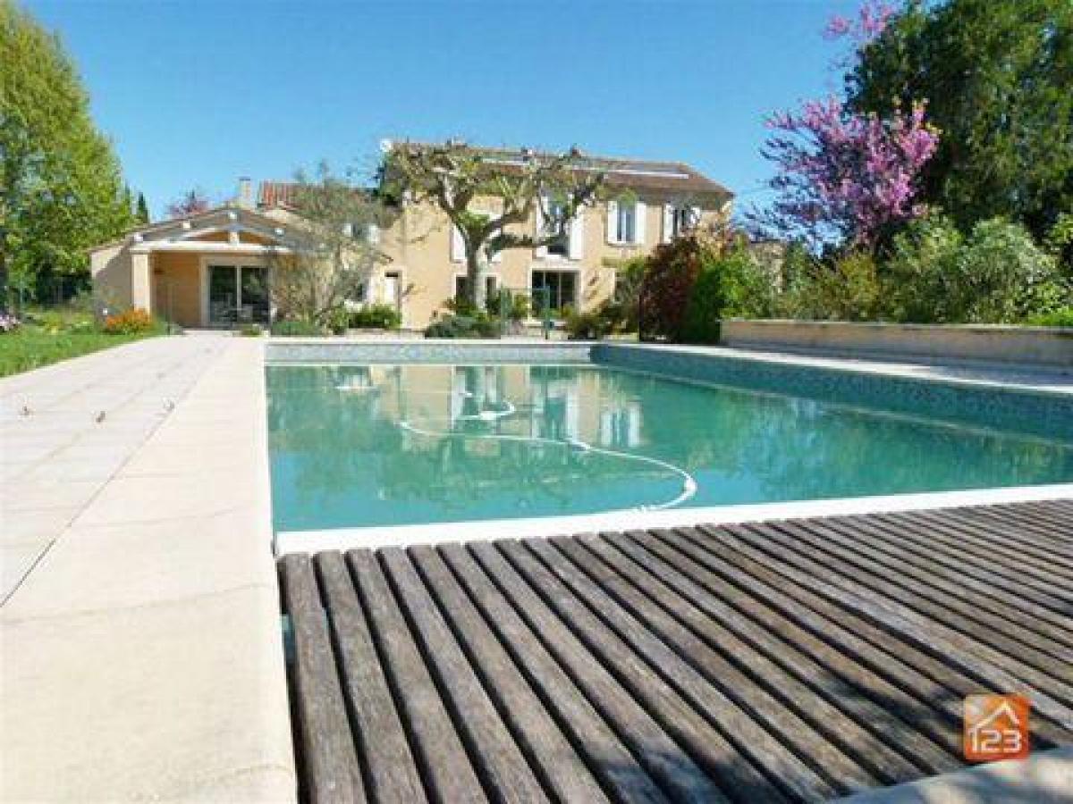 Picture of Home For Sale in Graveson, Provence-Alpes-Cote d'Azur, France
