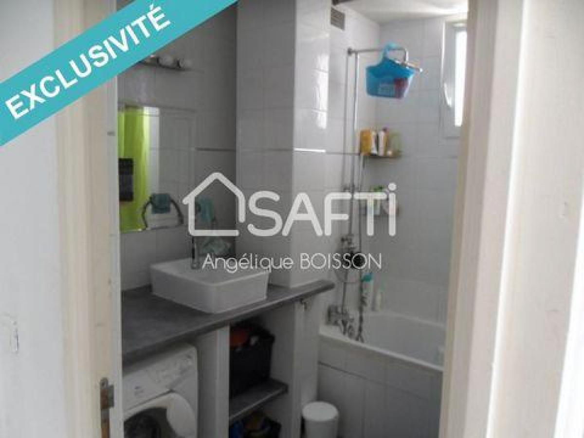 Picture of Apartment For Sale in Nimes, Languedoc Roussillon, France