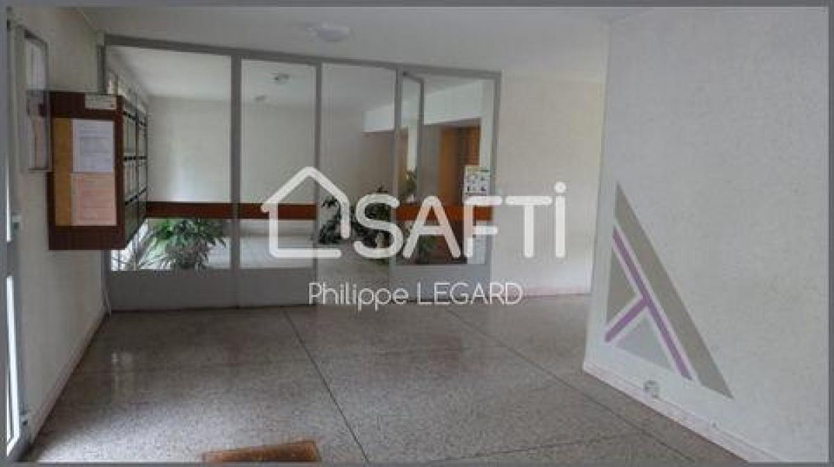 Picture of Apartment For Sale in Saint-Quentin, Picardie, France