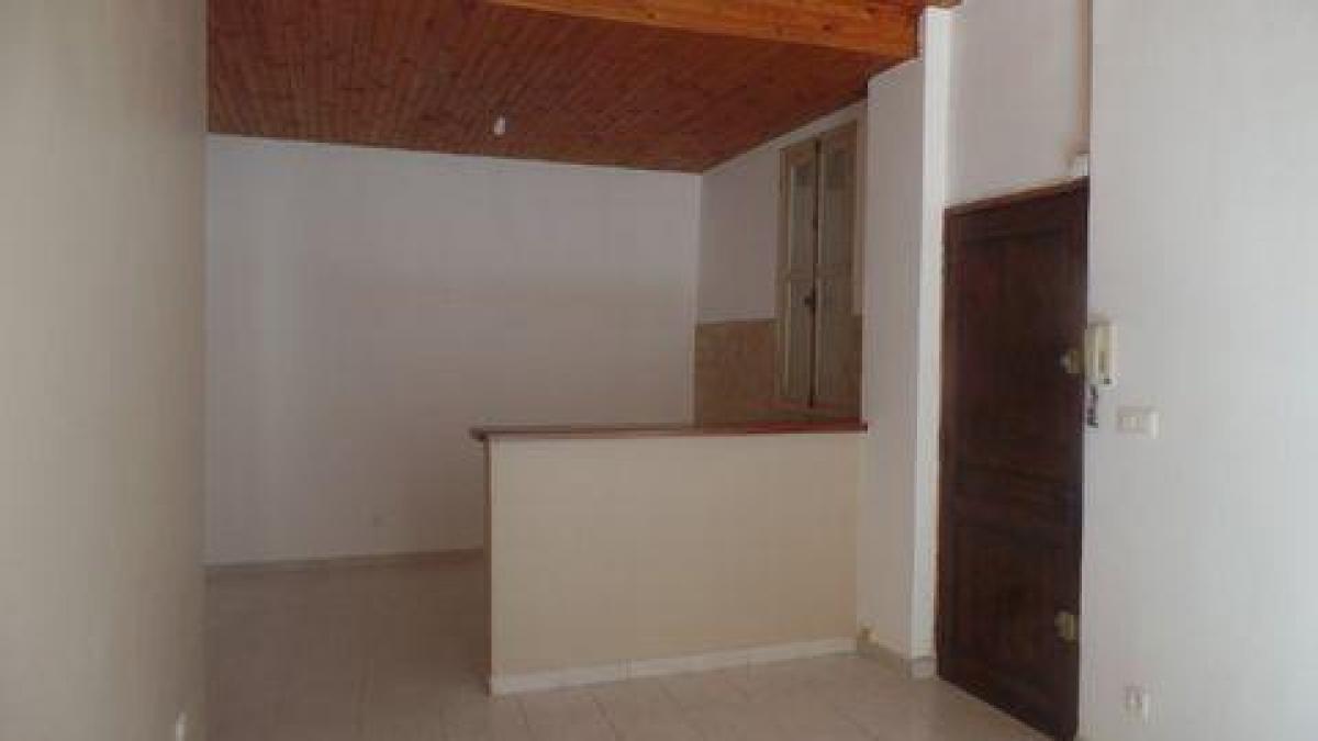 Picture of Apartment For Sale in Nimes, Languedoc Roussillon, France