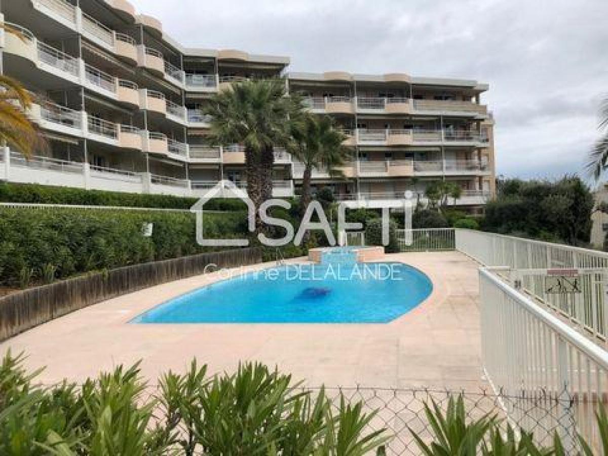 Picture of Apartment For Sale in Saint-Laurent-du-var, Cote d'Azur, France