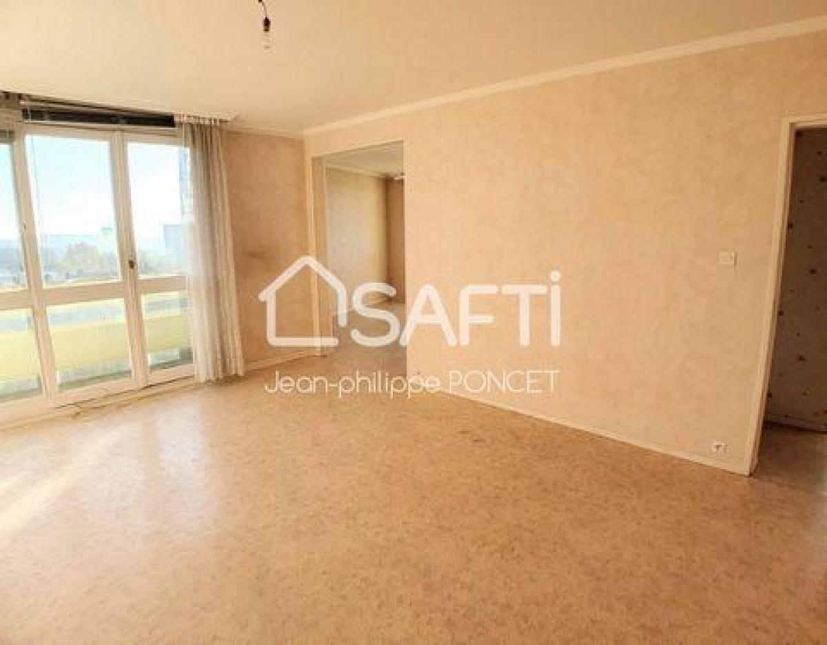Picture of Apartment For Sale in Saint-Quentin, Picardie, France
