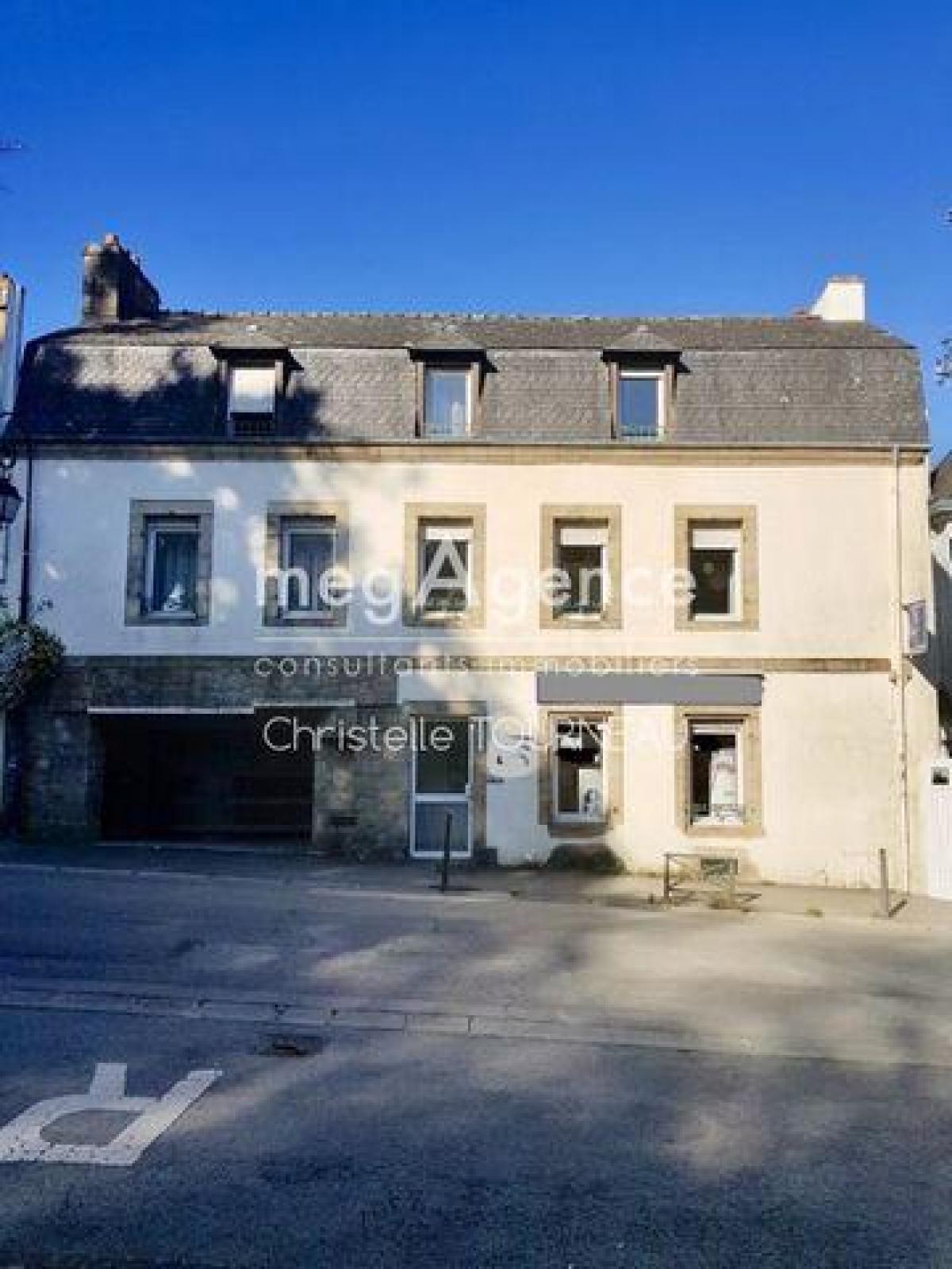 Picture of Office For Sale in Auray, Bretagne, France