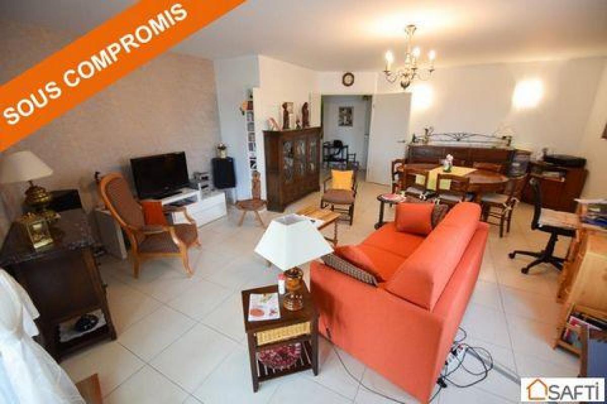 Picture of Apartment For Sale in Castries, Picardie, France
