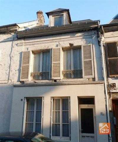 Condo For Sale in Laon, France