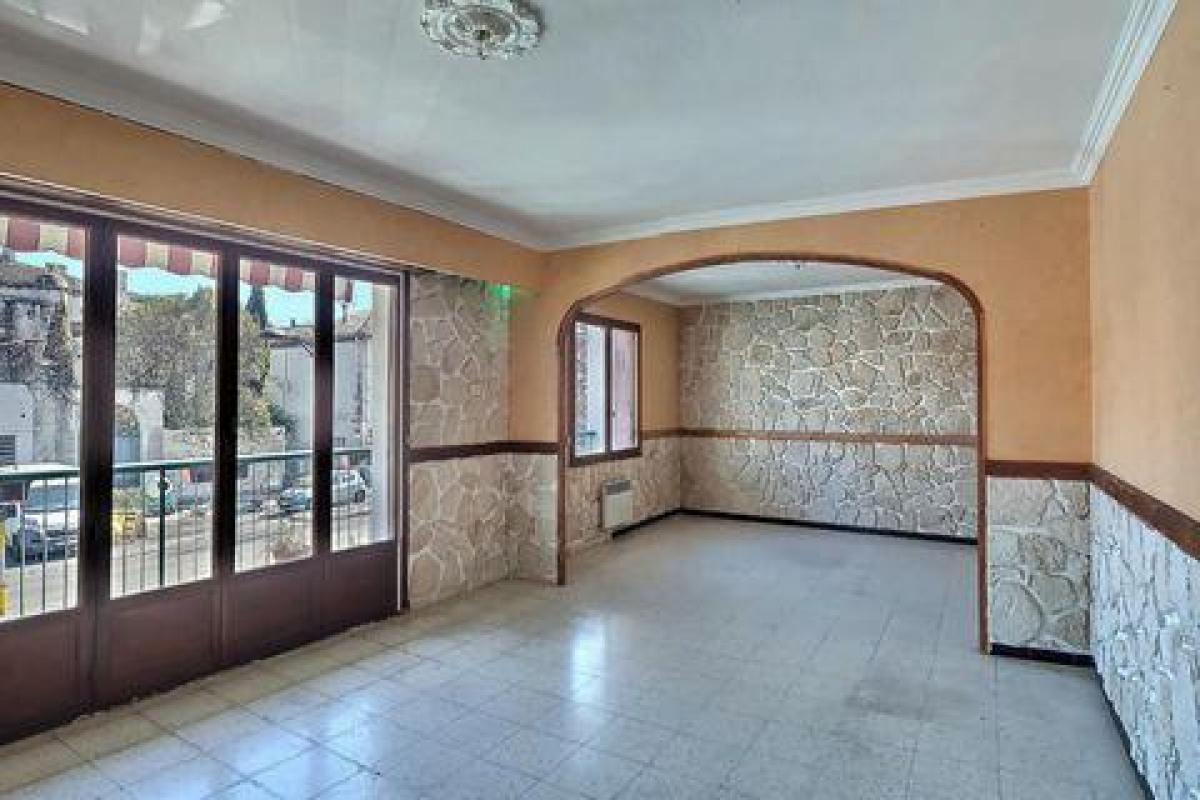 Picture of Apartment For Sale in Tarascon, Provence-Alpes-Cote d'Azur, France