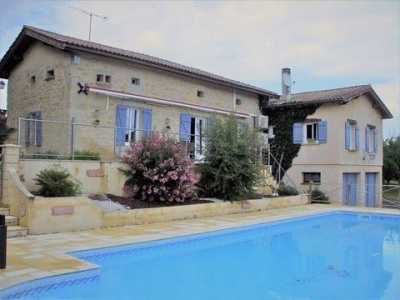 Farm For Sale in Lauzun, France