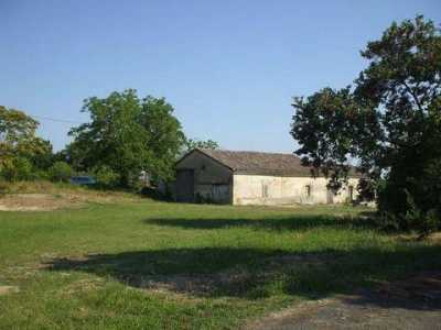 Farm For Sale in Lauzun, France