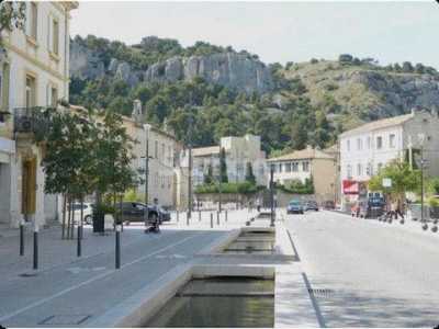 Retail For Sale in Cavaillon, France