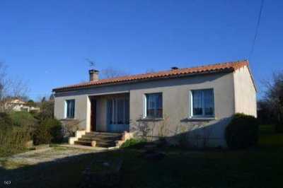 Bungalow For Sale in Charroux, France