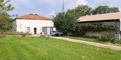 Farm For Sale in Aiguillon, France