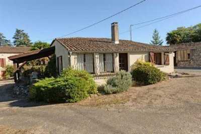 Bungalow For Sale in Beauville, France