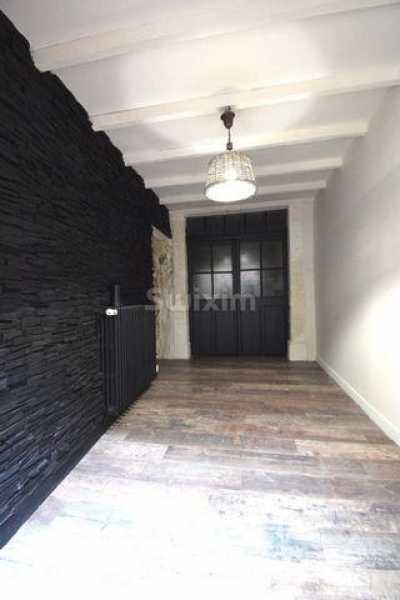 Retail For Sale in Tarascon, France