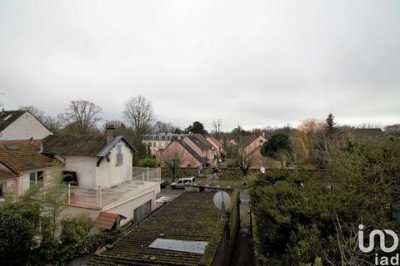 Industrial For Sale in Bailly, France