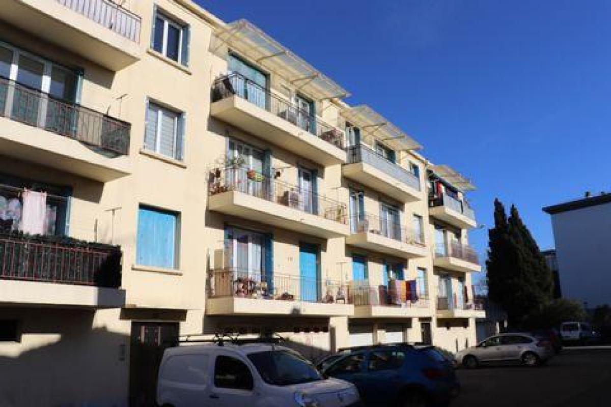 Picture of Apartment For Sale in Le Pontet, Provence-Alpes-Cote d'Azur, France