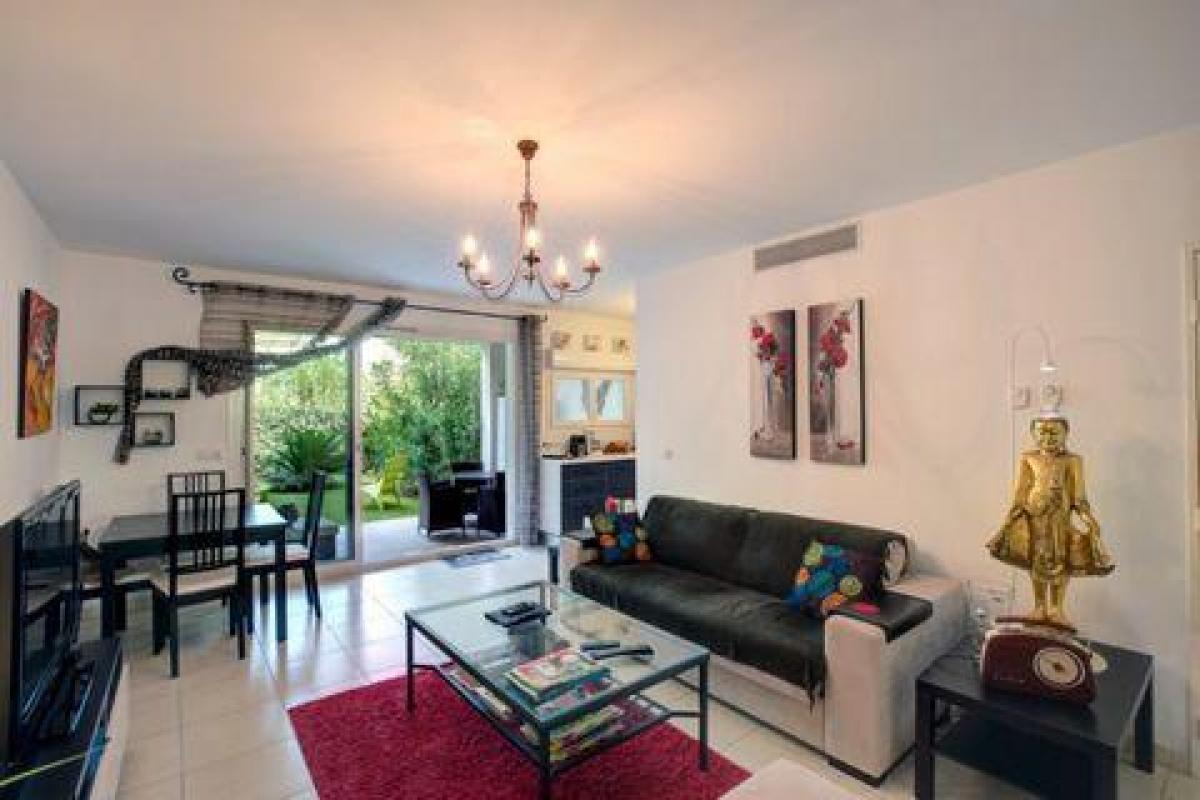 Picture of Apartment For Sale in Saint-Raphael, Cote d'Azur, France