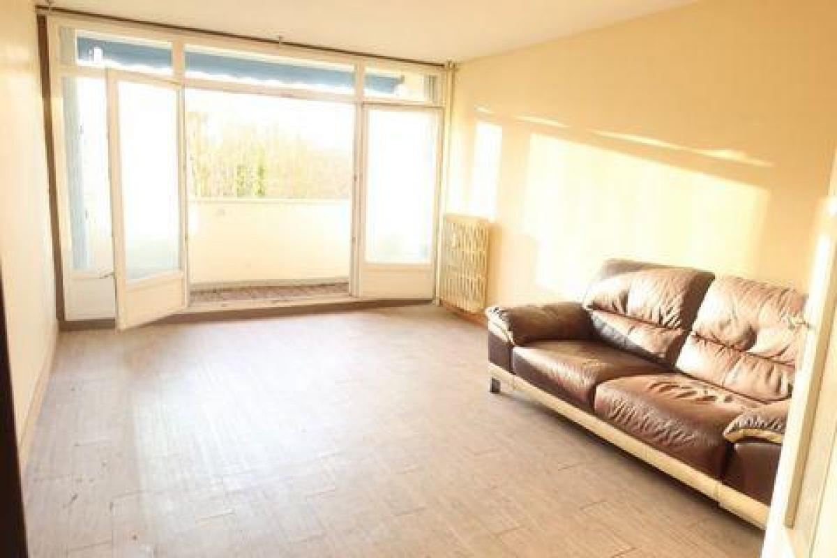 Picture of Apartment For Sale in Savigny-sur-Orge, Bretagne, France