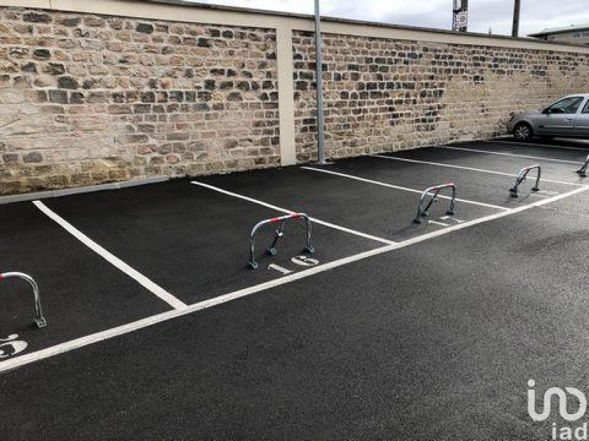 Picture of Retail For Sale in Persan, Picardie, France