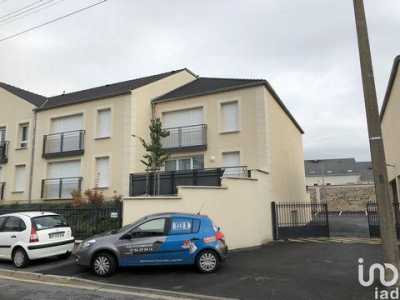 Retail For Sale in Persan, France