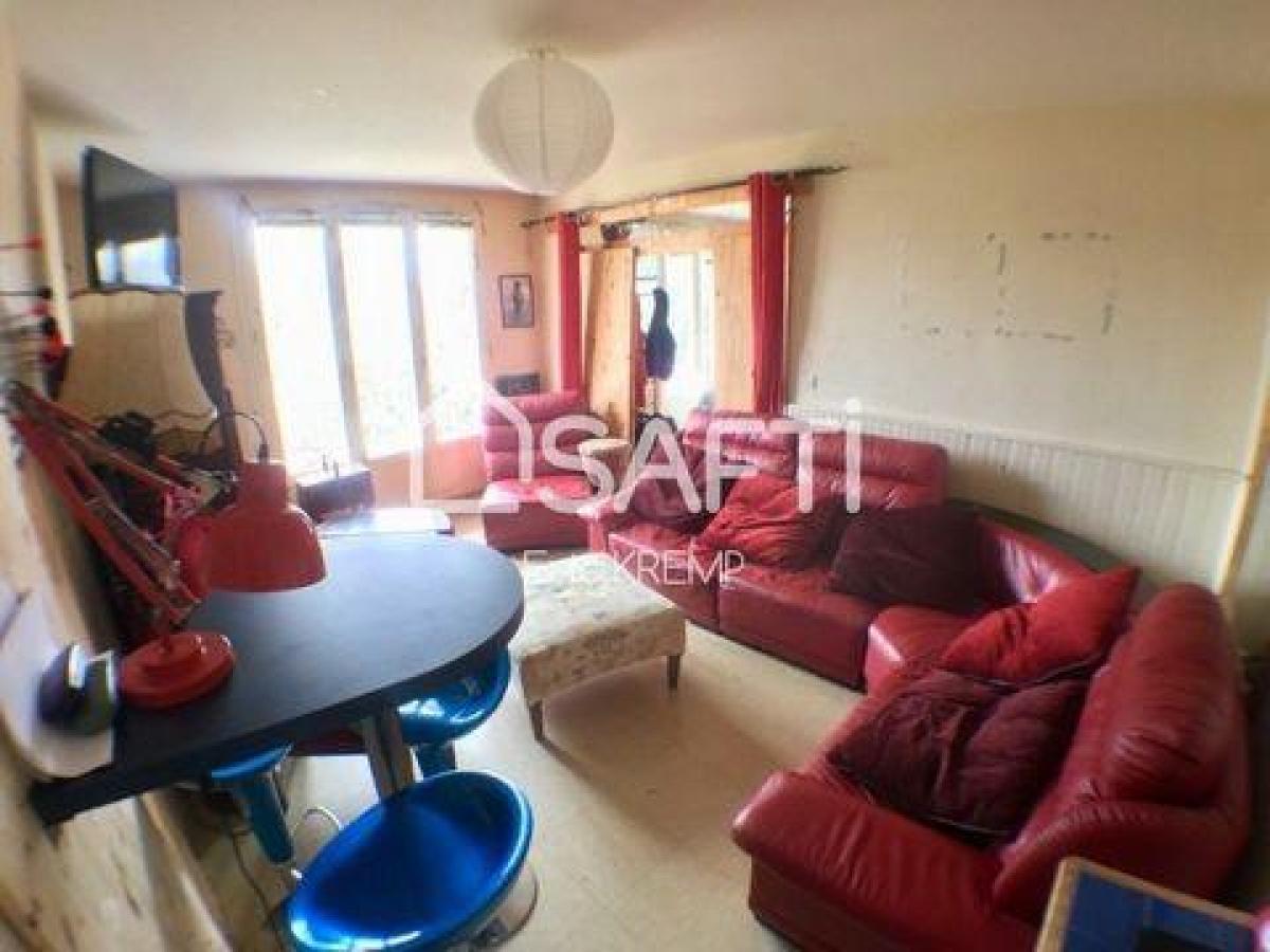 Picture of Apartment For Sale in Senlis, Picardie, France