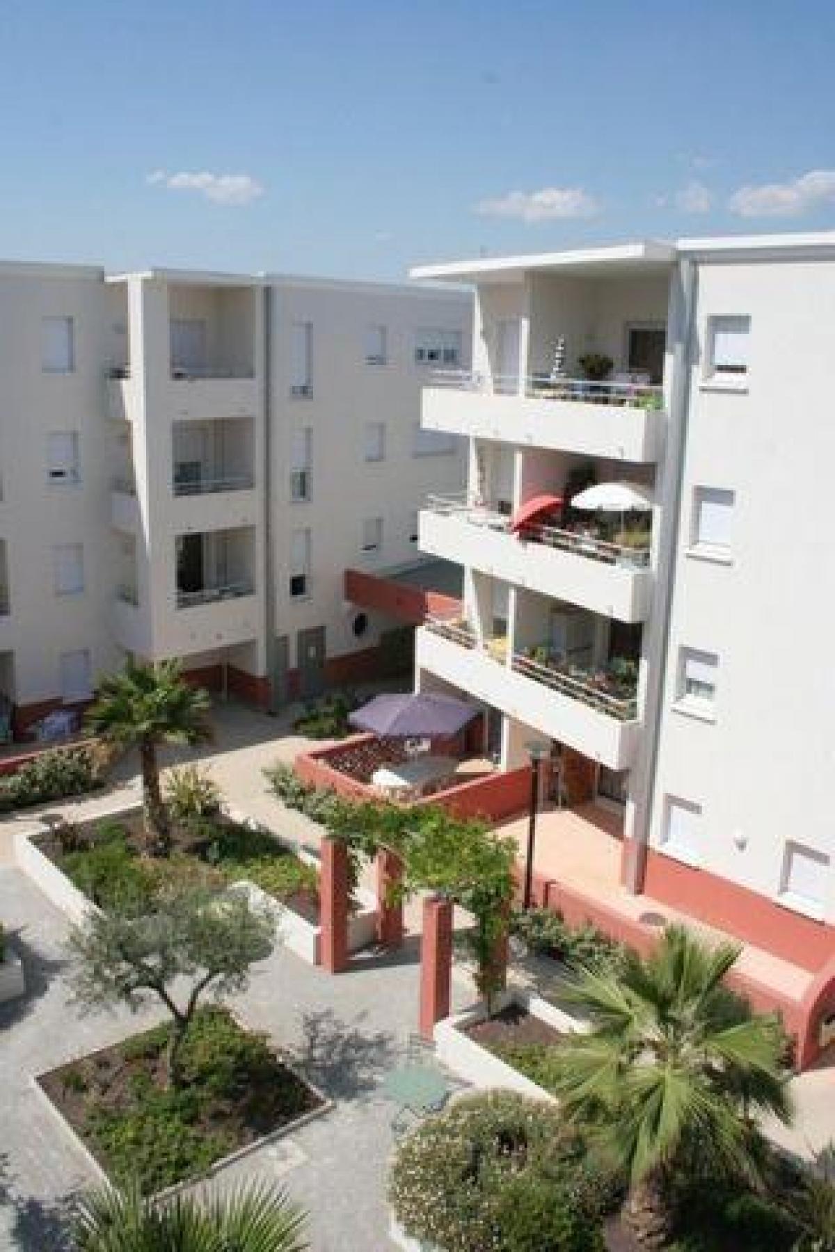 Picture of Apartment For Sale in Nimes, Languedoc Roussillon, France