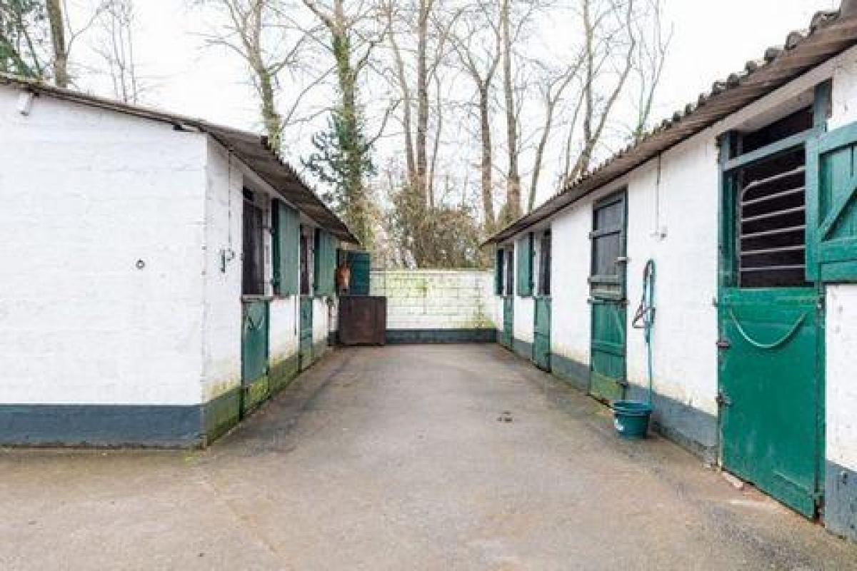 Picture of Office For Sale in Doullens, Picardie, France