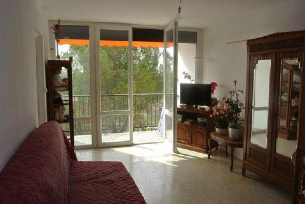 Picture of Apartment For Sale in Nimes, Languedoc Roussillon, France