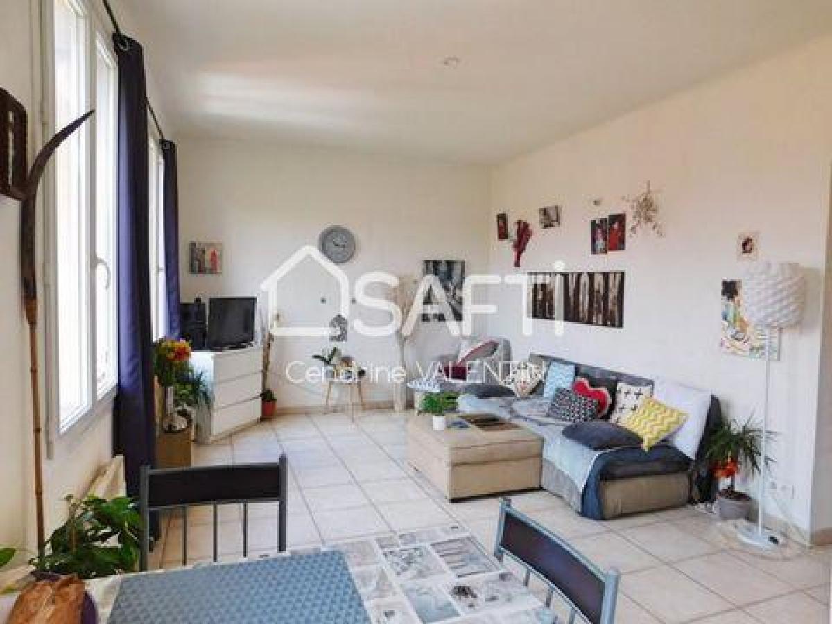 Picture of Apartment For Sale in Draguignan, Provence-Alpes-Cote d'Azur, France