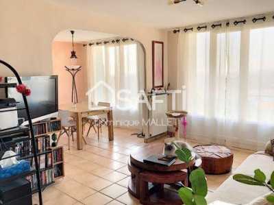Apartment For Sale in Nimes, France