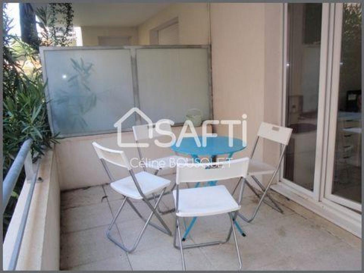 Picture of Apartment For Sale in Nimes, Languedoc Roussillon, France