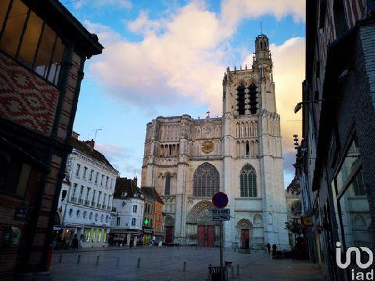 Picture of Office For Sale in Sens, Bourgogne, France