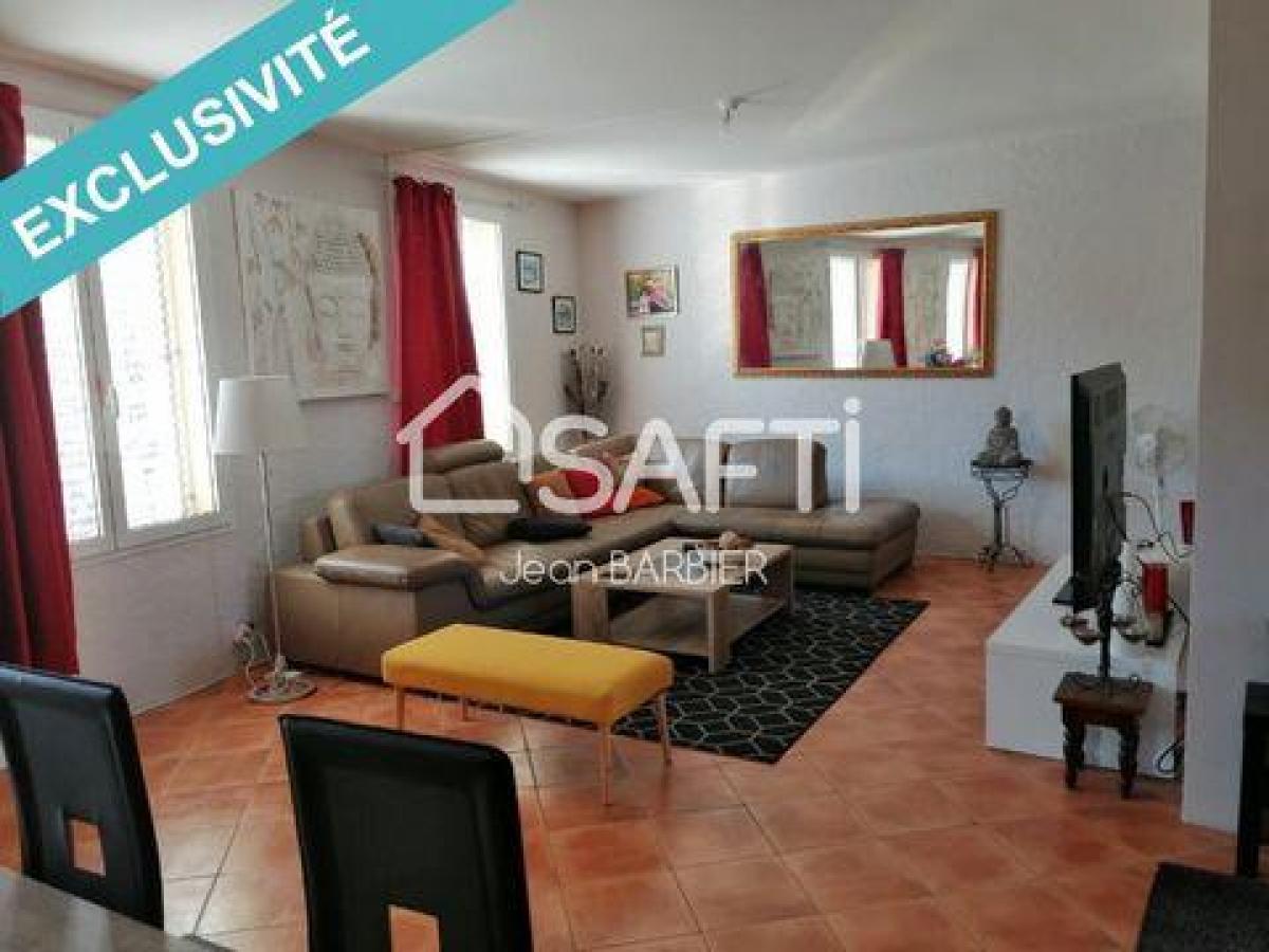 Picture of Apartment For Sale in Toulon, Provence-Alpes-Cote d'Azur, France