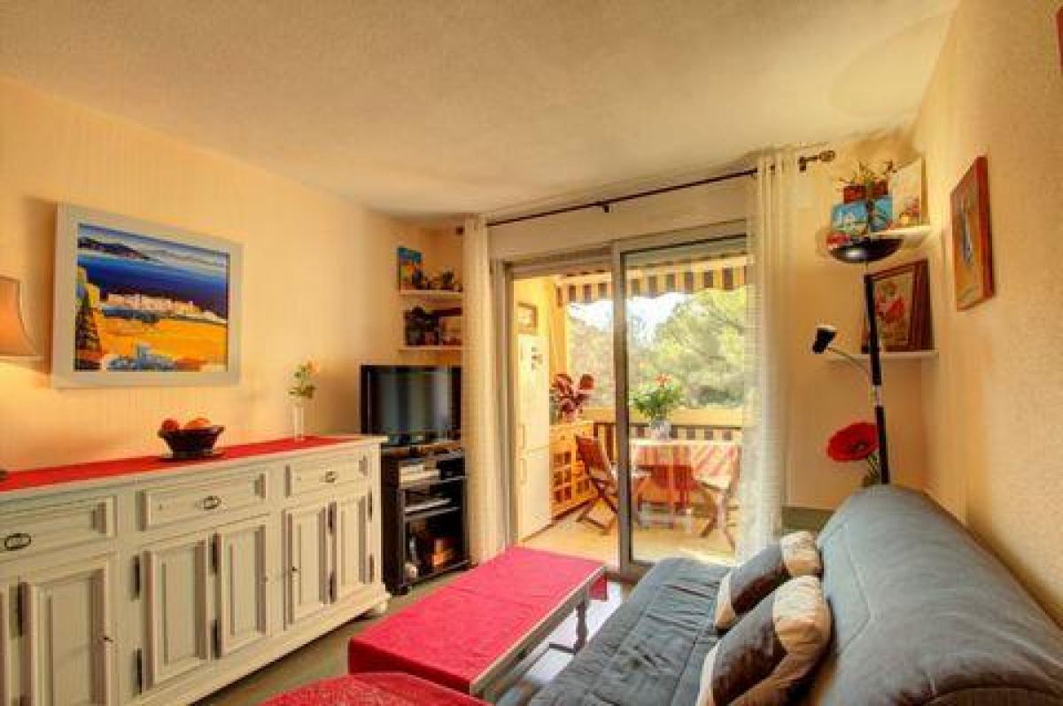 Picture of Apartment For Sale in Saint-Raphael, Cote d'Azur, France