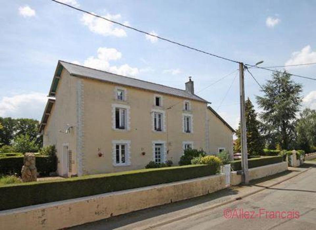 Picture of Retail For Sale in Vasles, Poitou Charentes, France