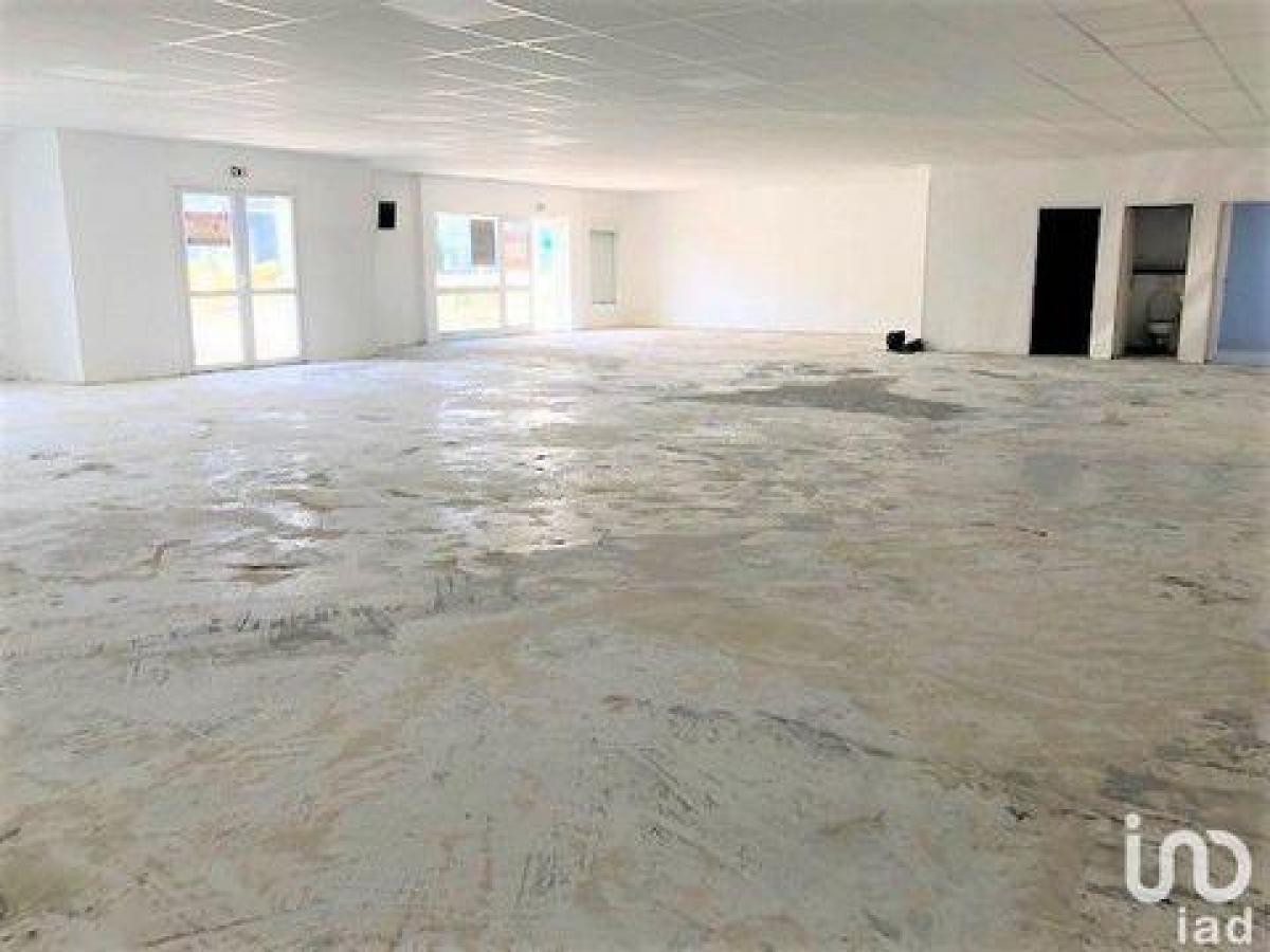 Picture of Office For Sale in Vannes, Bretagne, France