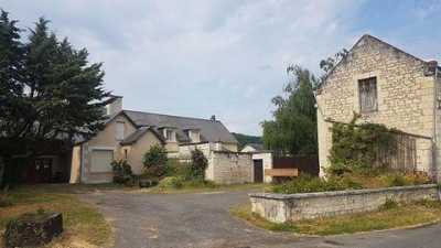 Farm For Sale in Chinon, France