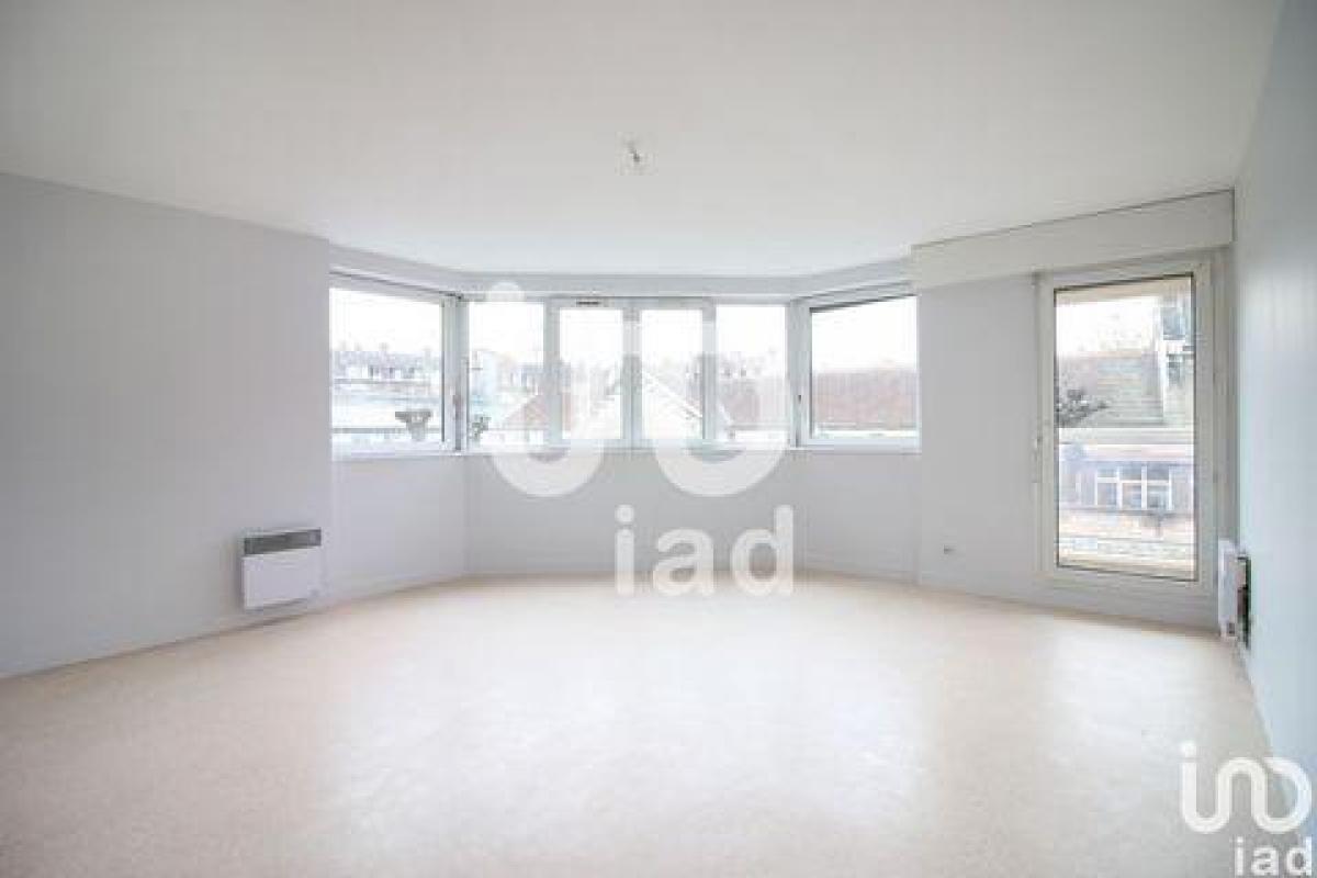 Picture of Condo For Sale in Creil, Picardie, France