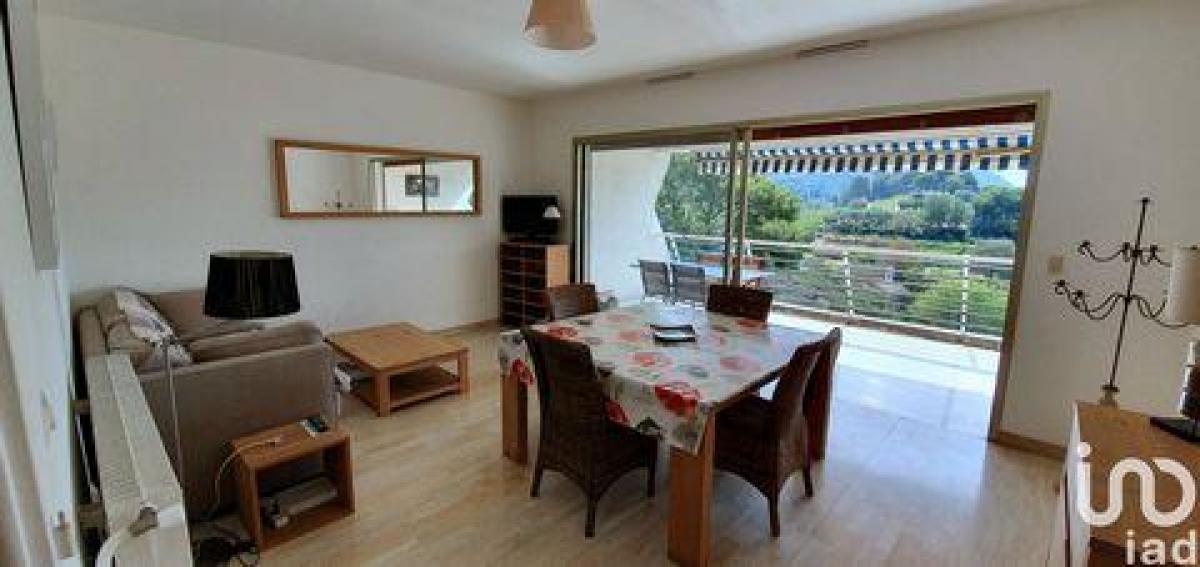 Picture of Condo For Sale in Cassis, Provence-Alpes-Cote d'Azur, France