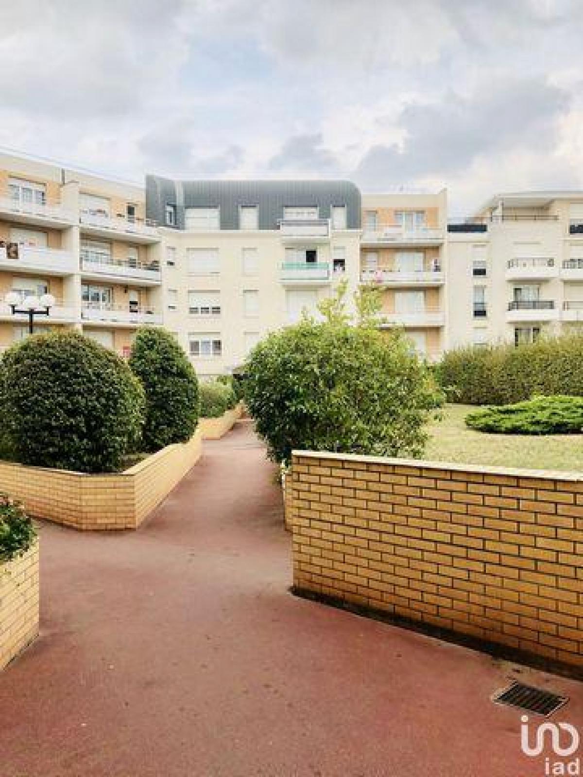 Picture of Condo For Sale in Courcouronnes, Bretagne, France