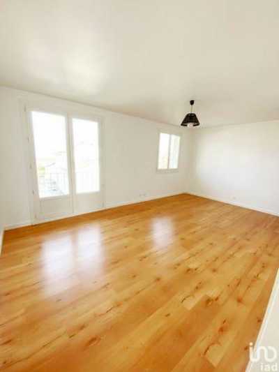 Condo For Sale in Floirac, France