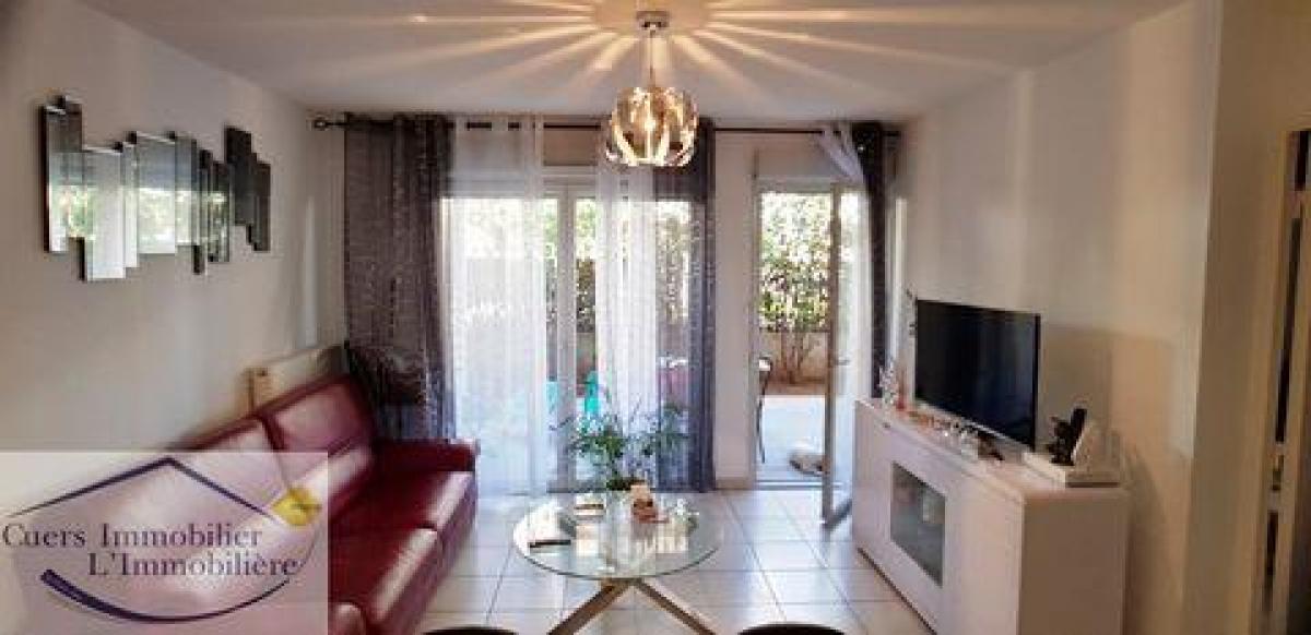 Picture of Condo For Sale in Cuers, Provence-Alpes-Cote d'Azur, France