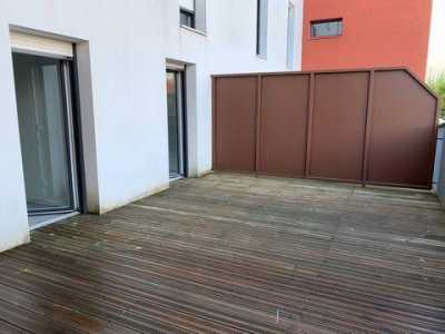 Condo For Sale in Cenon, France