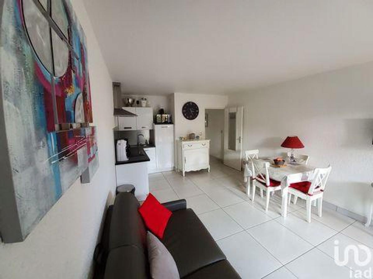Picture of Condo For Sale in Cavalaire Sur Mer, Cote d'Azur, France