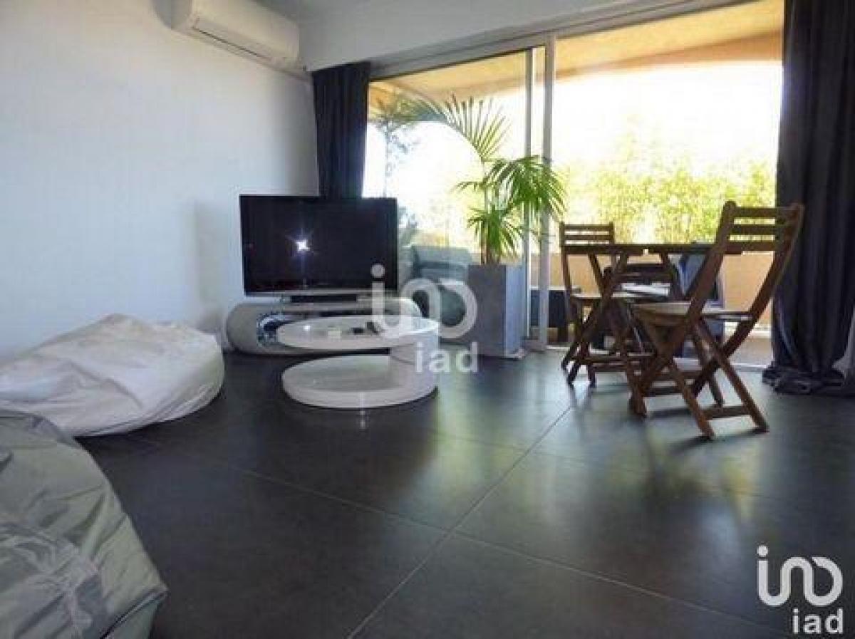 Picture of Apartment For Sale in SIX FOURS LES PLAGES, Cote d'Azur, France
