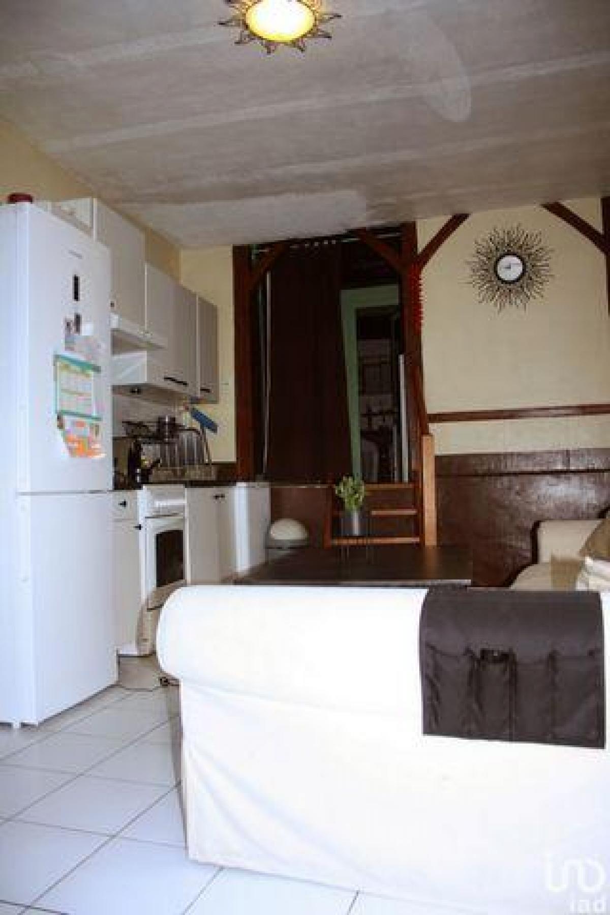 Picture of Apartment For Sale in Linas, Bretagne, France